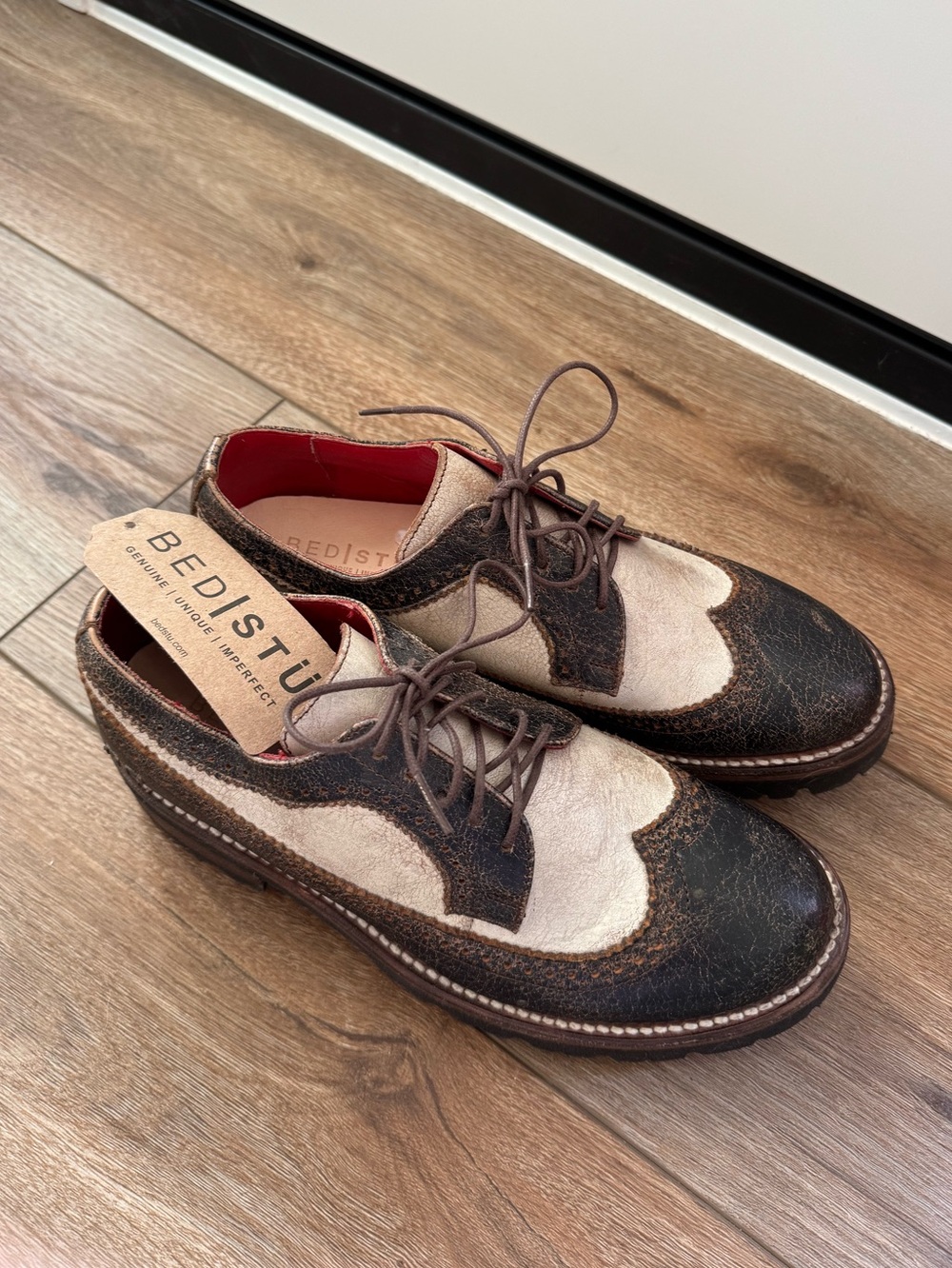 Women’s BedStu Two-Tone Brown and Cream Wingtip vintage leather loafers 8.5
